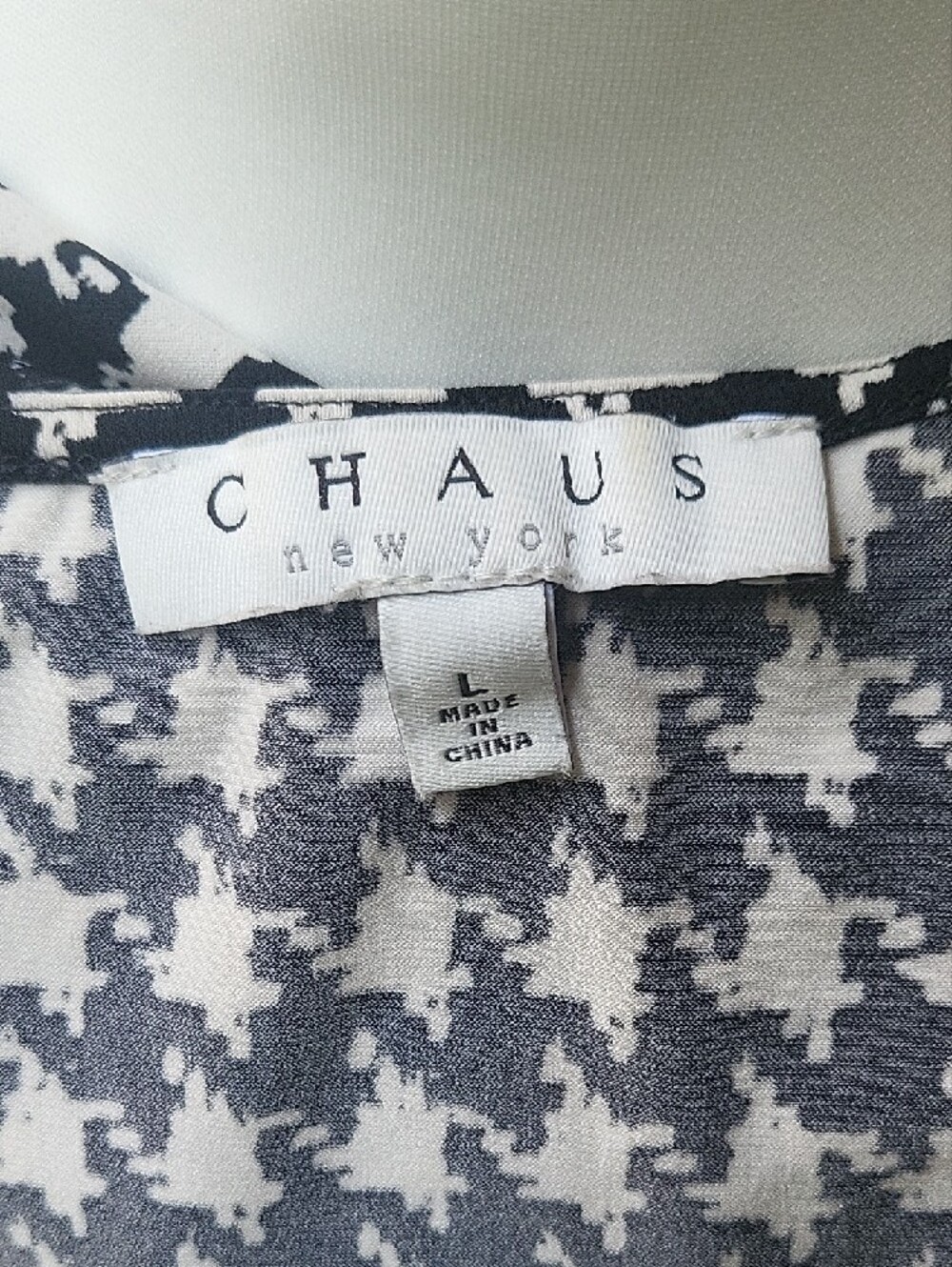 Chaus Women’s Large Houndstooth Cowl Neck Blouse Black White Short Sleeve - Picture 7 of 12